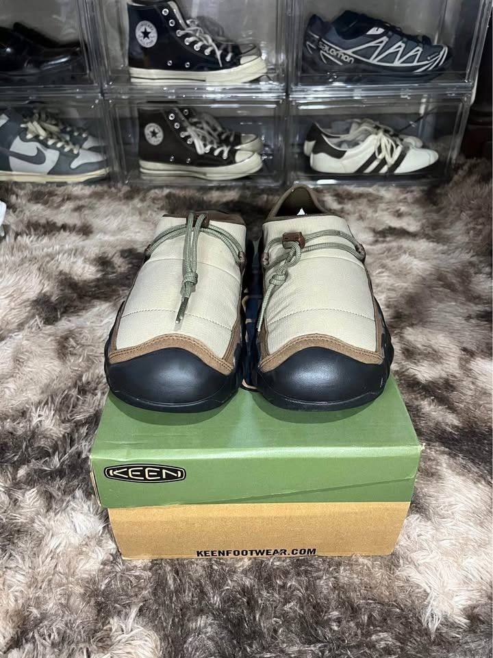 KEEN HYPOWSER CRUSHBACK (Category: Slippers & Slides) located in Caloocan City. Submitted by kristoperlim (Listing ID 1465179007, Image 3). Description: - Brand/Model: KEEN HYPOWSER CRUSHBACK - Size: US 11 - Upper: Quilted canvas with convenient bungee lace adjustment - Outsole: Thick black rubber with excellent grip - Inclusions: Original green and brown shoe box - Condition: Authentic and well-maintained.