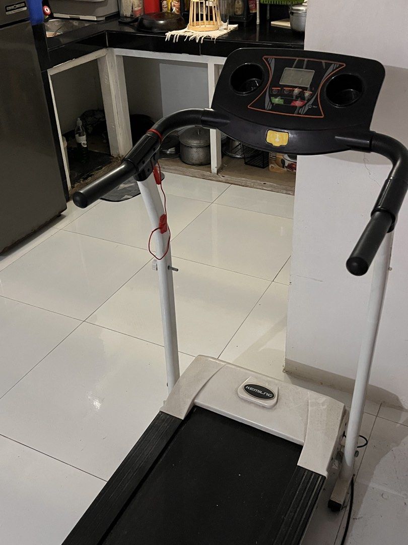 Kemilng Treadmill (Category: Cardio & Fitness Machines) located in Las Pinas. Submitted by kennethwar37905 (Listing ID 1465339101, Image 1). Description: rfs: decluttering and hindi na nagagamit issue: medyo maingay gamitin loc: imus buyer to shoulder sf.