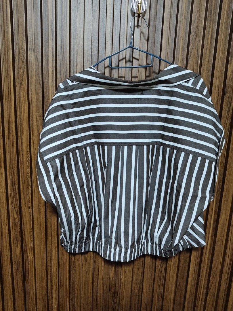 Kenneth Cole plus size pleated crossover cotton top (Category: Shirts) located in General Mariano Alvarez. Submitted by plussize_republic (Listing ID 1465303675, Image 2). Description: available sizes XL ( best fit to 3x-4x)= 800 Large- with hang tag =phl 900 style: washed ( looks a bit faded) sf c/ o buyer.