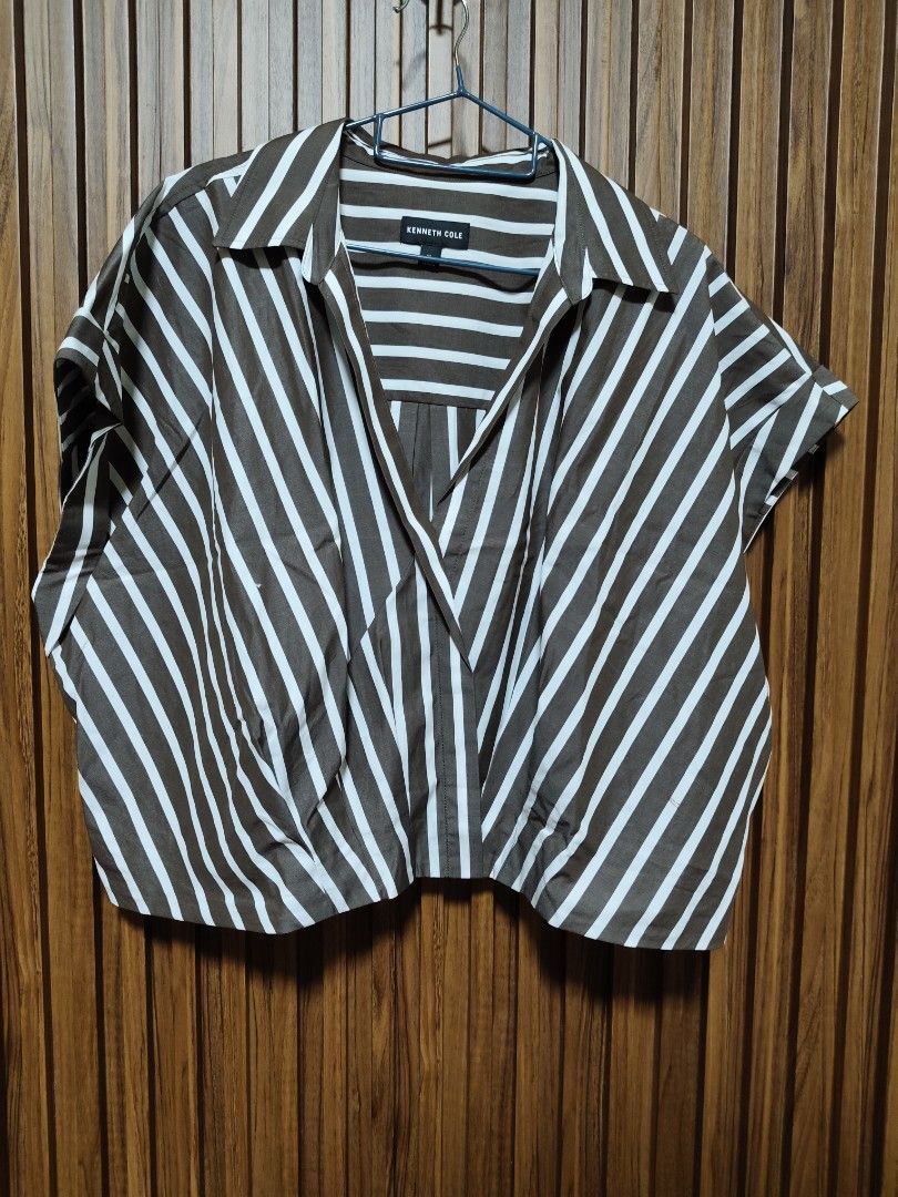 Kenneth Cole plus size pleated crossover cotton top (Category: Shirts) located in General Mariano Alvarez. Submitted by plussize_republic (Listing ID 1465303675, Image 1). Description: available sizes XL ( best fit to 3x-4x)= 800 Large- with hang tag =phl 900 style: washed ( looks a bit faded) sf c/ o buyer.