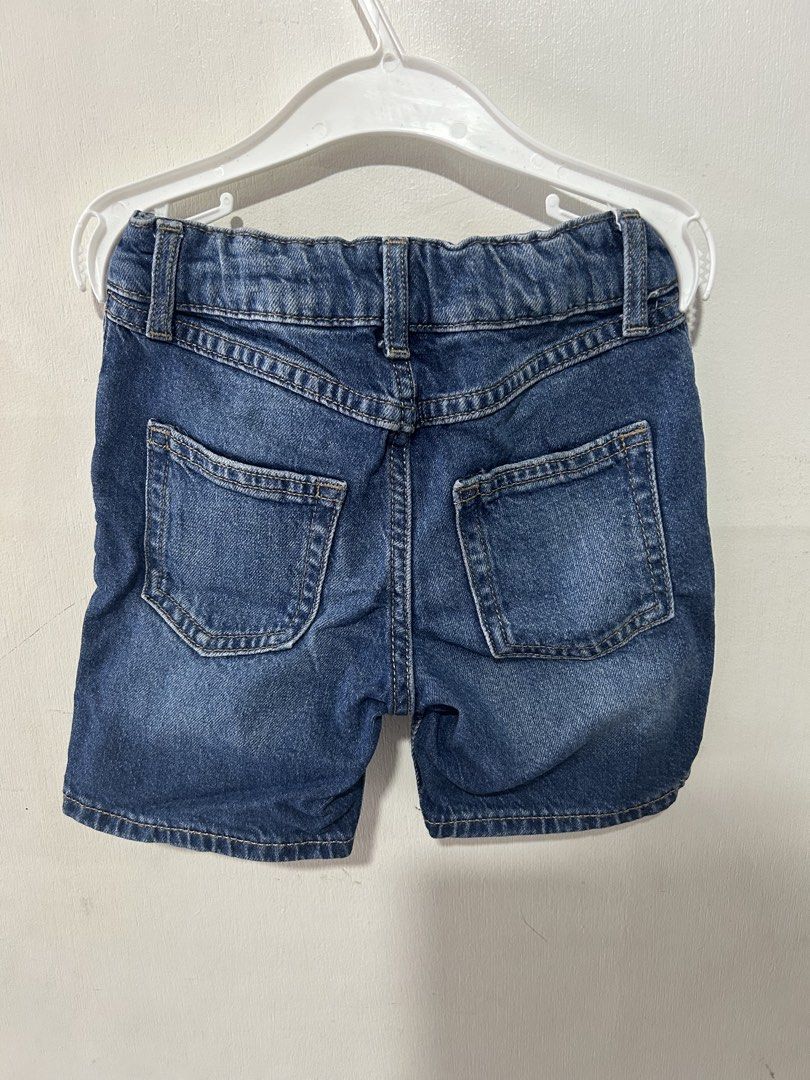 Kids Denim Shorts (Category: Babies & Kids Fashion) located in Caloocan City. Submitted by datumaootl13467 (Listing ID 1465287351, Image 2). Description: - Kids' blue denim shorts - Classic five-pocket styling with belt loops - Secure zip fly and button closure - Elasticated waistband at the back for extra comfort - Versatile everyday wear for warm weather - Send a message for measurements and inquiries.