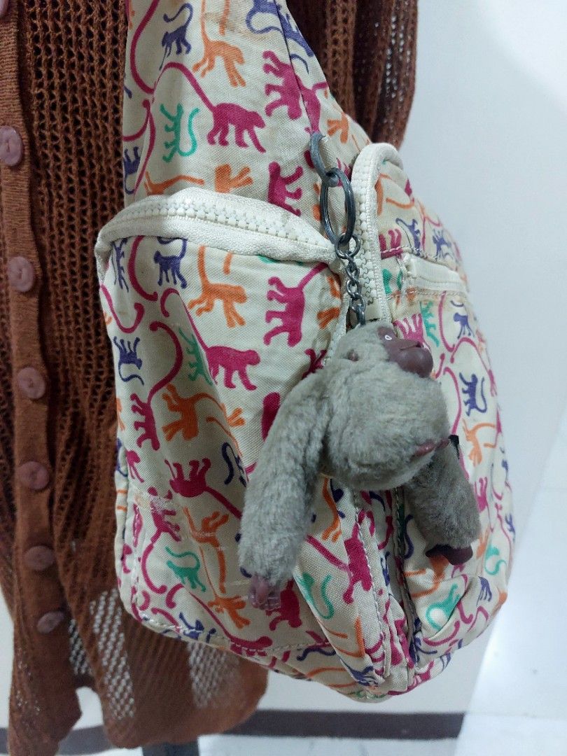 Kipling Garan Large Crossbody Bag (Category: Luxury Bags & Wallets) located in Muntinlupa City. Submitted by sakurambo_des (Listing ID 1465188854, Image 3). Description: Kipling Garan Large Crossbody Bag Multicolor Monkey mania with furry Allie Monkey charm Issue-preloved-need lng ng wash since nkastock lng and check last picture for flaws.