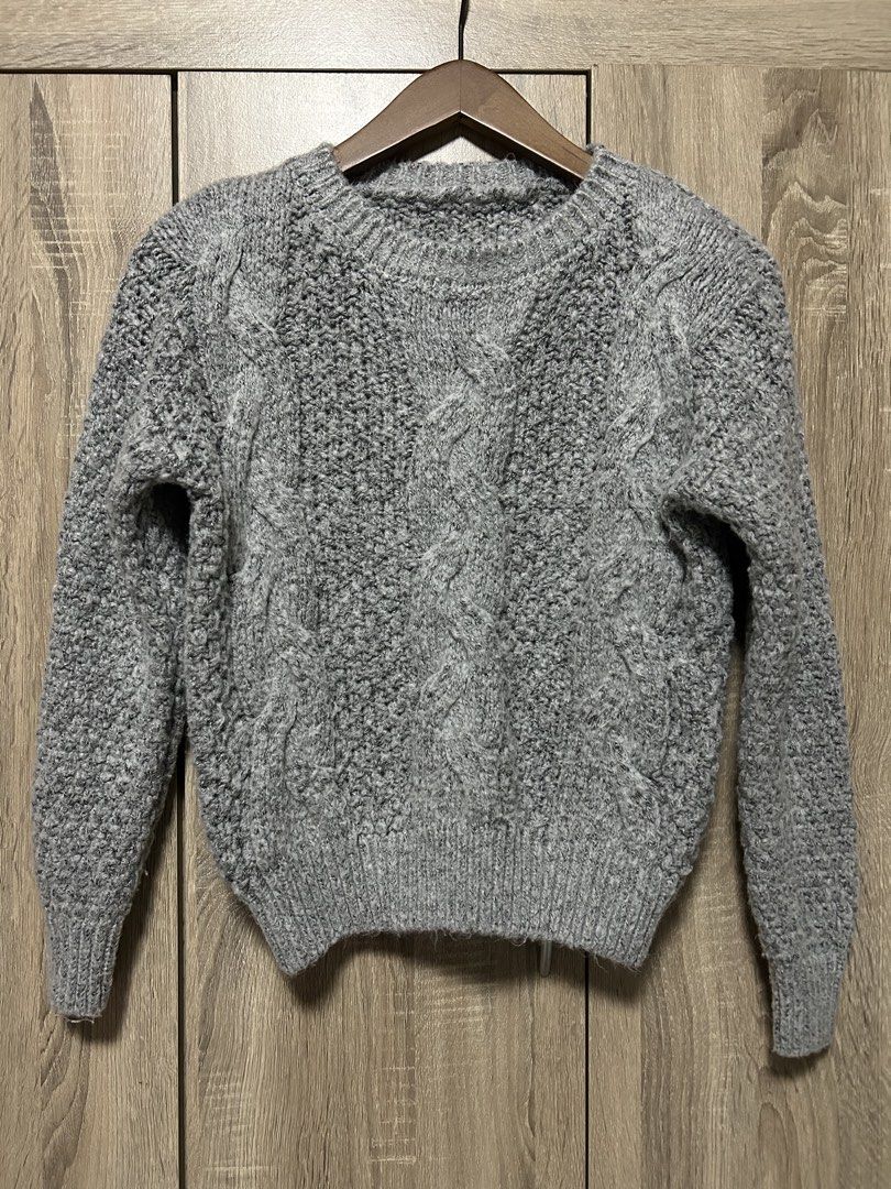Knitted pullover (Category: Coats, Jackets and Outerwear) located in Bulacan. Submitted by relove.re (Listing ID 1465247147, Image 1). Description: - Gray / Ash Gray - xs to s - Knitted sweater or pullover style.