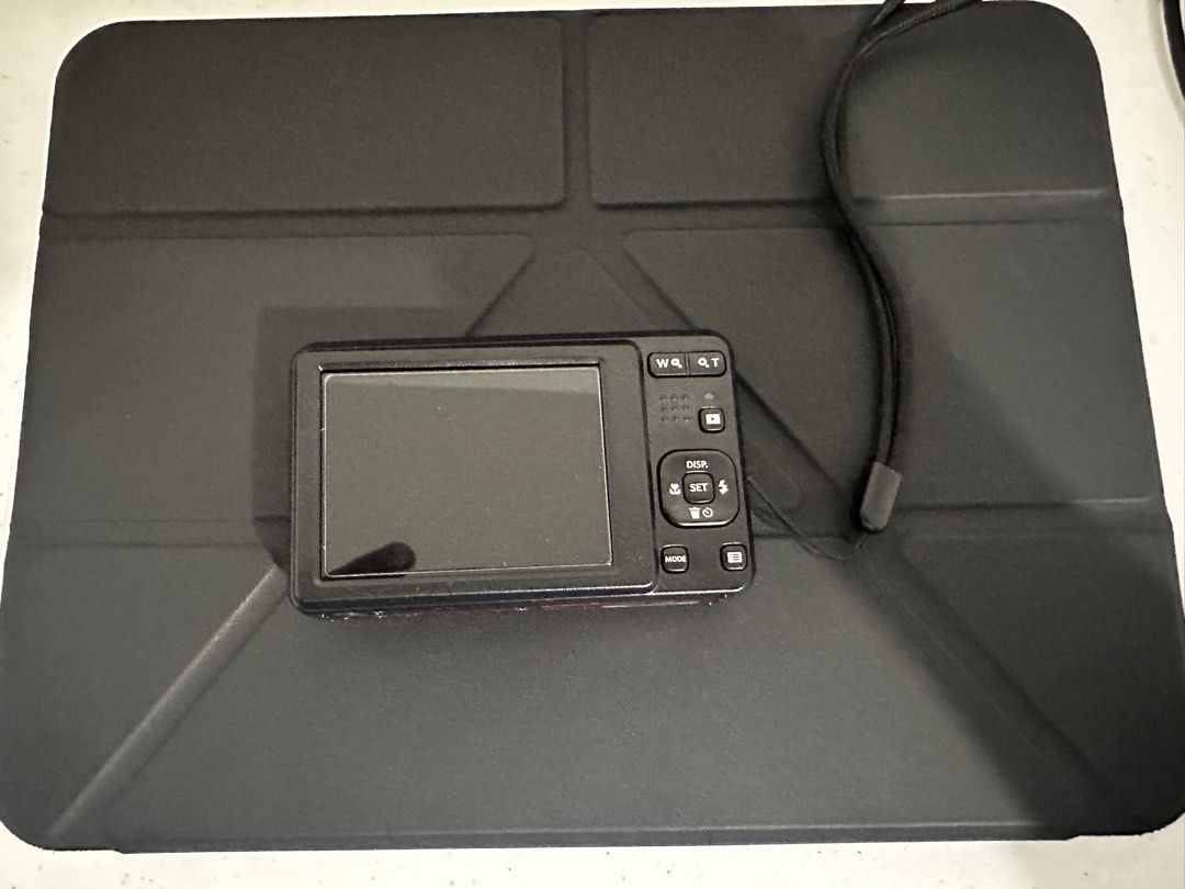 Kodak pixpro FZ55 (Category: Cameras) located in Lucena. Submitted by aznk. (Listing ID 1465296573, Image 1). Description: 📸 Kodak PIXPRO FZ55 – Red #preowned Selling my Kodak PIXPRO FZ55 Digital Camera in red. Specs & Features: * 16MP sensor * 5x optical zoom * 28mm wide-angle lens * 1080p Full HD video * 2.7-inch LCD display * Built-in flash * Rechargeable battery * Screen protector installed * Protective red camera case Condition: Works perfe
