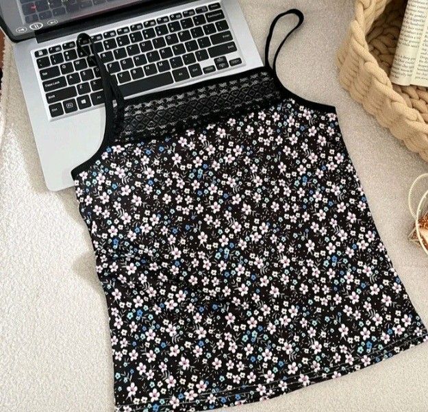 Korean Style Sleeveless Top (Category: Sleeveless) located in Batangas. Submitted by zenrez_shop (Listing ID 1465288626, Image 1). Description: Pre-order available color: Purple, black, navy blue and pink after order the items arrive to you 2 to 4 days. available sizes: Small, medium, large.
