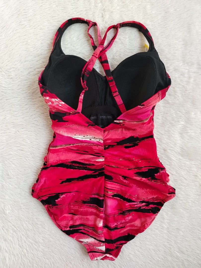 (L) Simon Chang Swim (Category: Bikinis & Swimsuits) located in Paranaque City. Submitted by closetbykimkirsten (Listing ID 1465236793, Image 2). Description: 🎀Good Used🎀 ✨Brand: Sporti ⚡Built in pad -Sign of Usage 🪷Size: Large 💸Price: P200 (Non Negotiable) ♦️All Items are PRELOVED in good condition. ♦️Please do manage your expectations. ♦️WASH before USE ♦️BUY at your own RISK 🔥NO RETURN NO EXCHANGE POLICY🔥 ⛔BOGUS BUYER/JOY RESERVER will b
