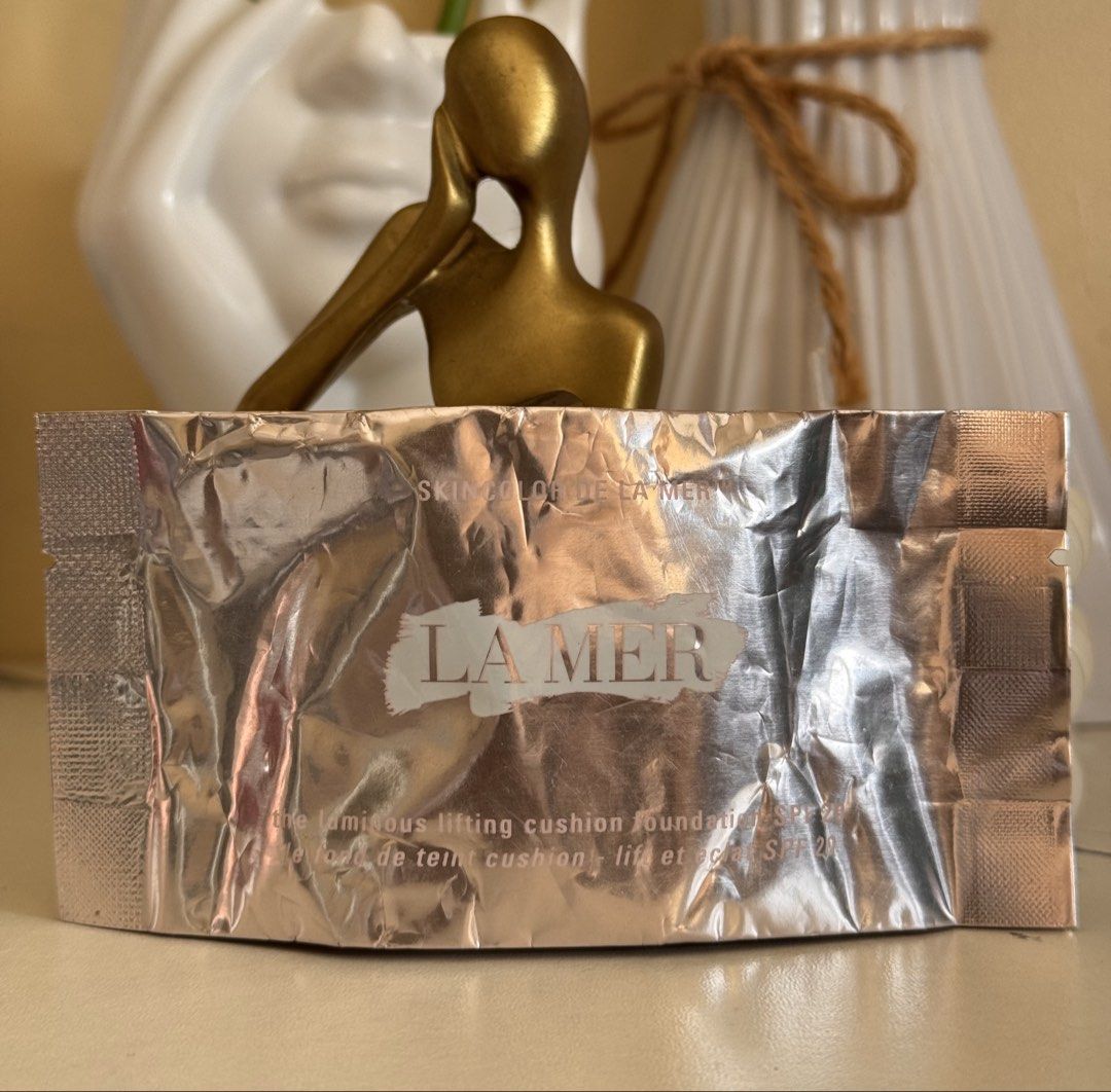 La Mer The Luminous Lifting Cushion Foundation Refill (Category: Makeup) located in Batangas. Submitted by maria0808 (Listing ID 1465353601, Image 1). Description: 🧡Shade: Neutral Ivory.