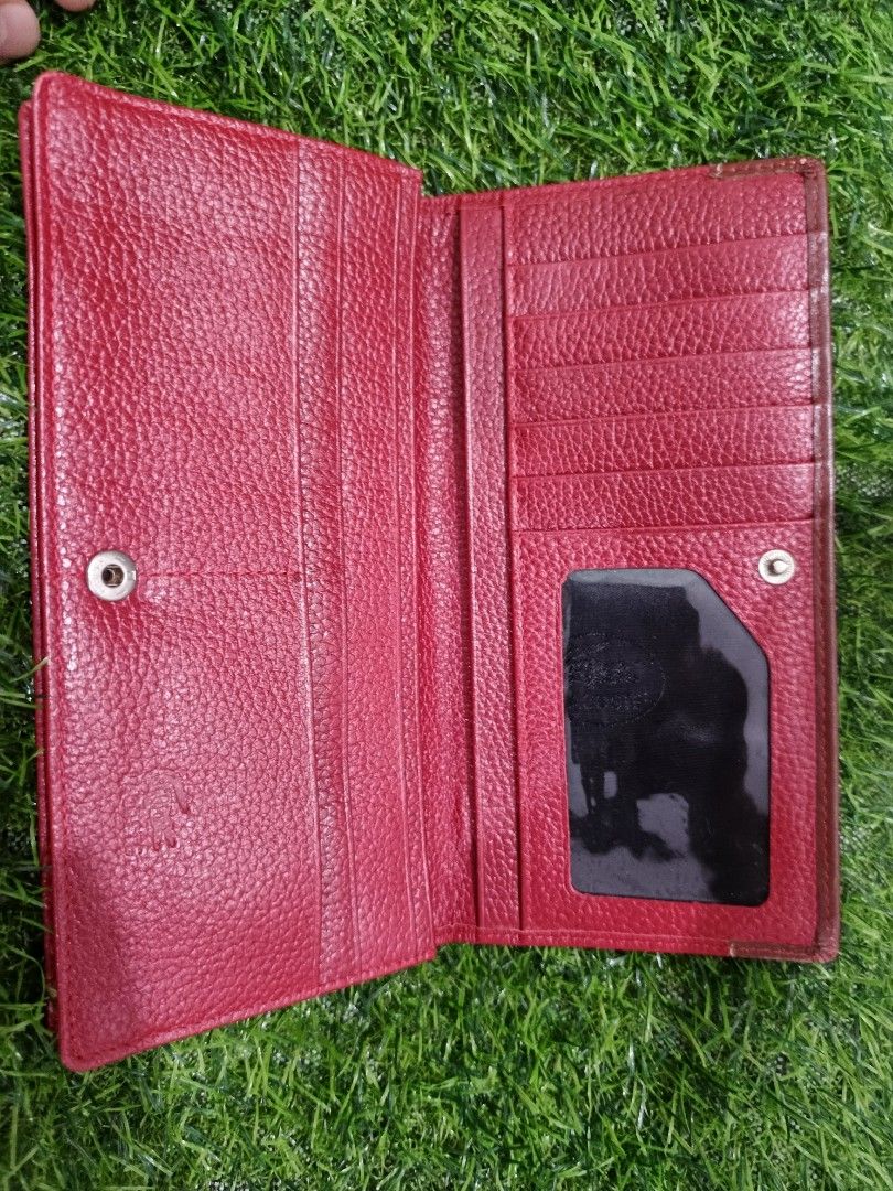 Lacoste bifold wallet (Category: Wallets & Card holders) located in Manticao. Submitted by jiachloeyana (Listing ID 1465325318, Image 3). Description: in good condition long bifold flawless.
