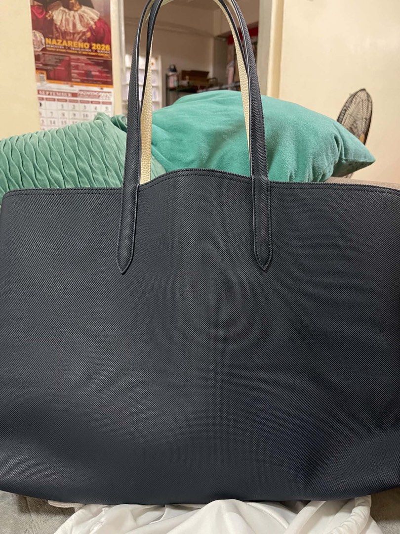 Lacoste Reversible Tote bag (Category: Tote Bags) located in Caloocan City. Submitted by enadearroz06865 (Listing ID 1465238536, Image 2). Description: Navy Blue / White Original Lacoste with dust bag Good as brand new Used 1 month only.