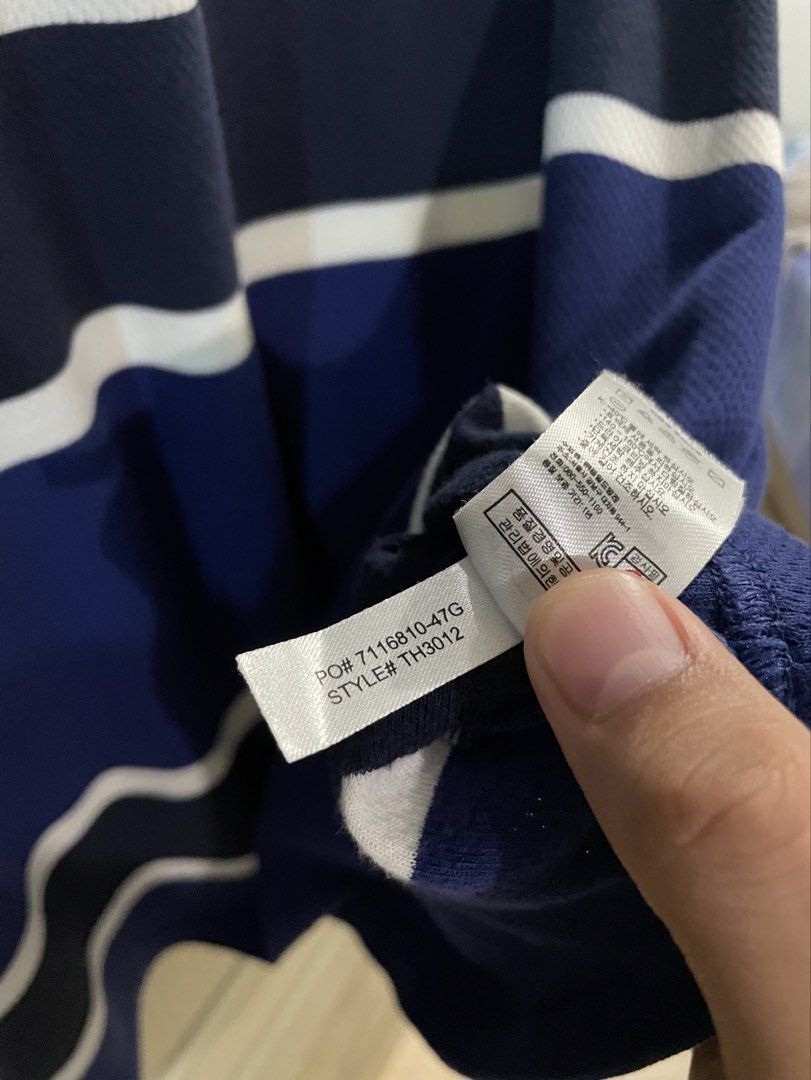 Lacoste Style# TH3012 Tee (Category: Luxury Apparel) located in Makati City. Submitted by gustavoo28 (Listing ID 1465256673, Image 3). Description: Authentic/Legit No issues 10/10 Color Rate Excellent Condition Size 4 regular fit 22W 28L.