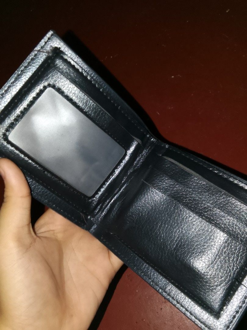 Lacoste wallet (Category: Activewear) located in Cavite. Submitted by zinnn. (Listing ID 1465316704, Image 2). Description: ayos na ayos pa kaysa nakatago bilhin nyo na aesthetic tignan Lalo pag naka Lacoste wallet.
