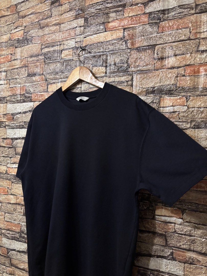 LAINE PROJECT PLAIN BLACK TEE (Category: Tshirts & Polo Shirts ) located in Davao. Submitted by angelothriftfinds (Listing ID 1465270698, Image 3). Description: LAINE PROJECT dri fit brand new condition dimension: 22” W | 28” L fit: L size issue: none mine: ₱200.