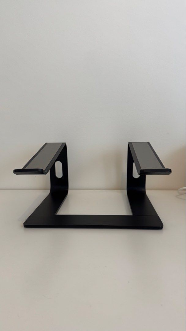 Laptop Riser / Laptop Stand (Category: Laptops & Notebooks) located in Muntinlupa City. Submitted by trixpelliarmus (Listing ID 1465249155, Image 1). Description: Made if thick and heavy aluminum material which makes it sturdy..