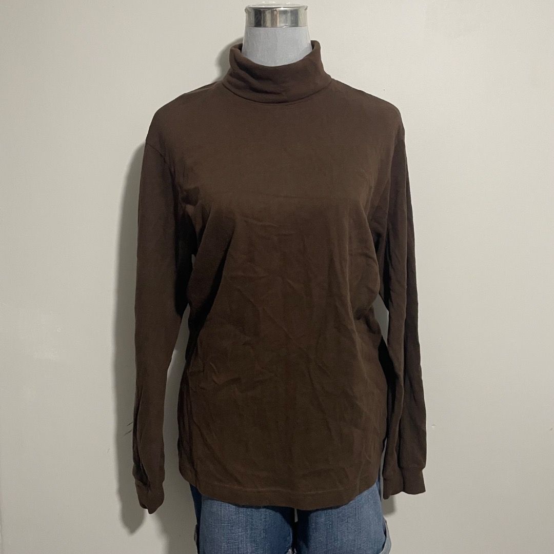 Large Chocobrown Uniqlo Turtleneck (Category: Longsleeves) located in Bacolor. Submitted by chicn_classy (Listing ID 1465241603, Image 2). Description: .