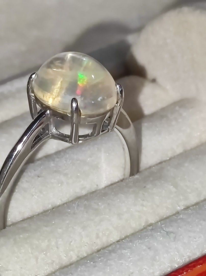 Large Natural Opal Silver Ring (Category: Rings) located in Cavite. Submitted by noblepenguin_6c8662 (Listing ID 1465186309, Image 1). Description: size 10 Silver 925 ring with large Opal Natural Gemstone.
