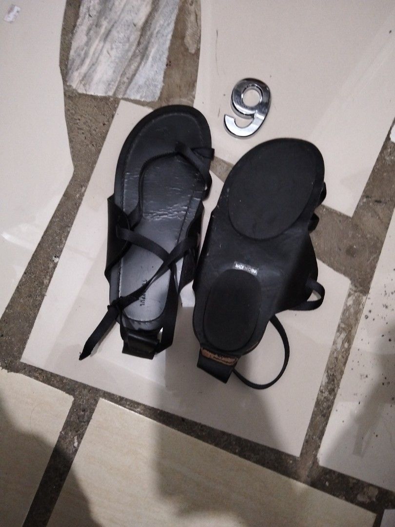 Leather Sabdals (Category: Sandals) located in El Salvador. Submitted by francheskaukayukay (Listing ID 1465196315, Image 3). Description: .