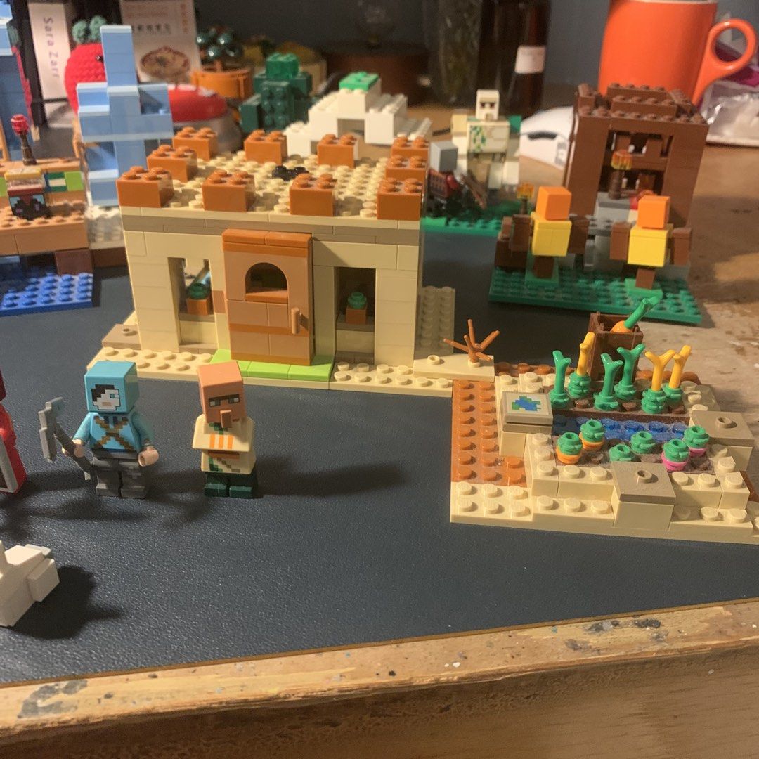 Lego Minecraft: Multiple Sets （分類：樂高及拼砌組合）位於 Hong Kong。 由 james_lequet 提交（商品編號 1465329571，圖片 5）。簡介： Sets Included: 21131, 21146, 21160, 21159 Should include most figures and pieces Good condition。