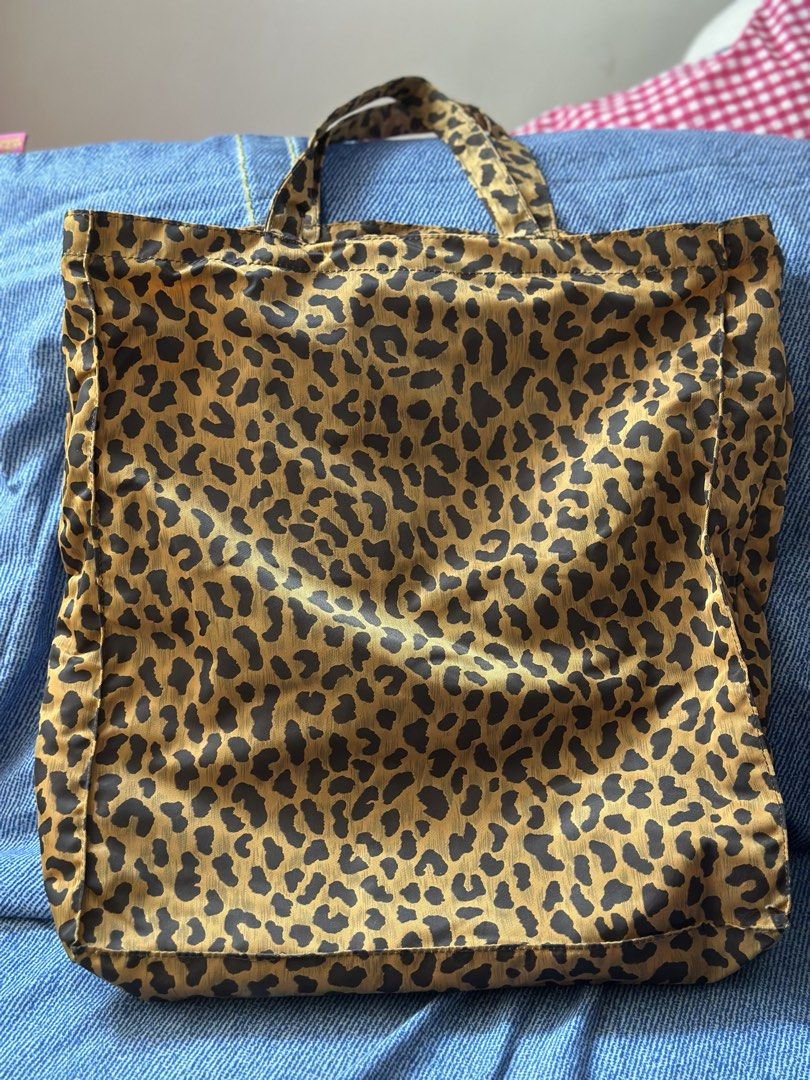 Leopard Print Tote Bag with Handles (Category: Tote Bags) located in Batangas. Submitted by enyahsnivl56498 (Listing ID 1465183690, Image 1). Description: - Trendy brown and black leopard print design - Features two comfortable top shoulder straps - Secure interior button snap closure - Stylish matching print interior lining - Lightweight and foldable for easy storage and travel.