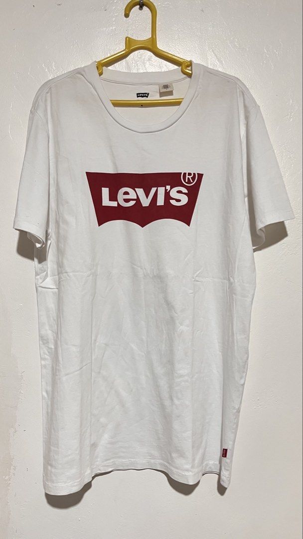 Levi’s Classic Batwing Graphic Tee (Category: Tshirts & Polo Shirts ) located in Dinalupihan. Submitted by banditvaultco (Listing ID 1465229652, Image 1). Description: • Brand: Levi’s • Color: White with Red Batwing Logo • Size: M (Medium) • Condition: 9.5/10 (Excellent condition, clean, no stains or visible flaws) • Origin: Made in China (Official Levi’s inner neck tags attached) • Material: 100% Cotton, soft and breathable.