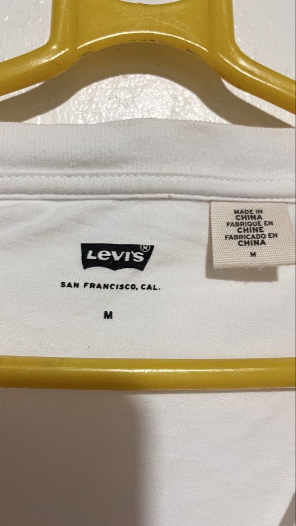 Levi’s Classic Batwing Graphic Tee (Category: Tshirts & Polo Shirts ) located in Dinalupihan. Submitted by banditvaultco (Listing ID 1465229652, Image 3). Description: • Brand: Levi’s • Color: White with Red Batwing Logo • Size: M (Medium) • Condition: 9.5/10 (Excellent condition, clean, no stains or visible flaws) • Origin: Made in China (Official Levi’s inner neck tags attached) • Material: 100% Cotton, soft and breathable.