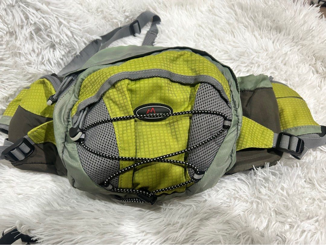 Libero Utility Waist Bag (Category: Belt bags, Clutches and Pouches) located in Pasig City. Submitted by minminreyn (Listing ID 1465372465, Image 1). Description: Libero Hiking Belt Bag Made in Vietnam Issue :may mantsa nasa picture un lang Pero maganda at matibay cavite or Qc (Sunday).