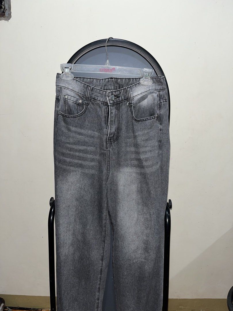 Lim's Denim - Acid Gray Jeans (Category: Jeans) located in Rizal. Submitted by bypc5678 (Listing ID 1465356884, Image 1). Description: - Grey washed denim pants - size 28 - length 40.