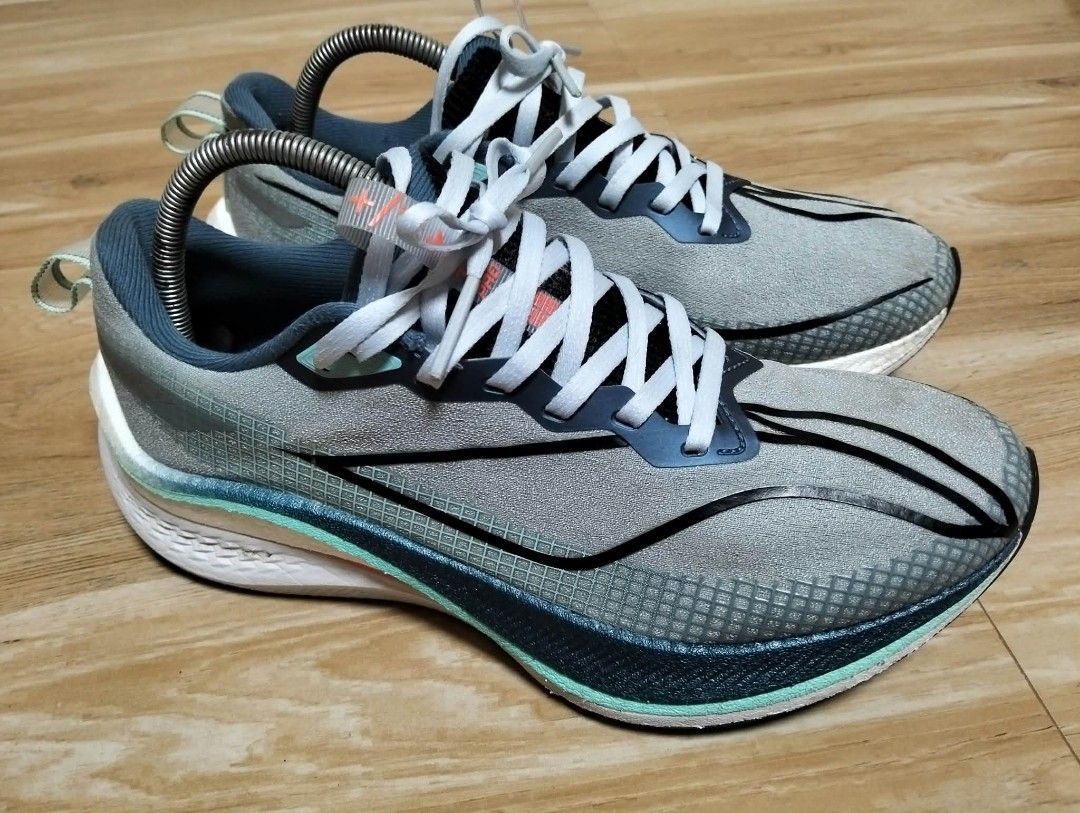 LI-NING RED HARE 7 PRO SHOES (Category: Sneakers) located in Cabuyao City. Submitted by Bike_Clothing10 (Listing ID 1465174775, Image 3). Description: READ FIRST... FOR SALE: LI-NING RED HARE 7 PRO SHOES Excellent Condition Looks New With Slight Heel drag Size 7.5 us | Eu 40.5 NOTE: -Replacement Pad, nawala kasi yung isang pares. Will include 1 pc original pad. PRICE: 2K + SF PICK UP OR SHIPPING LOCATION: Cabuyao Laguna -NO COD/COP- DM📩.