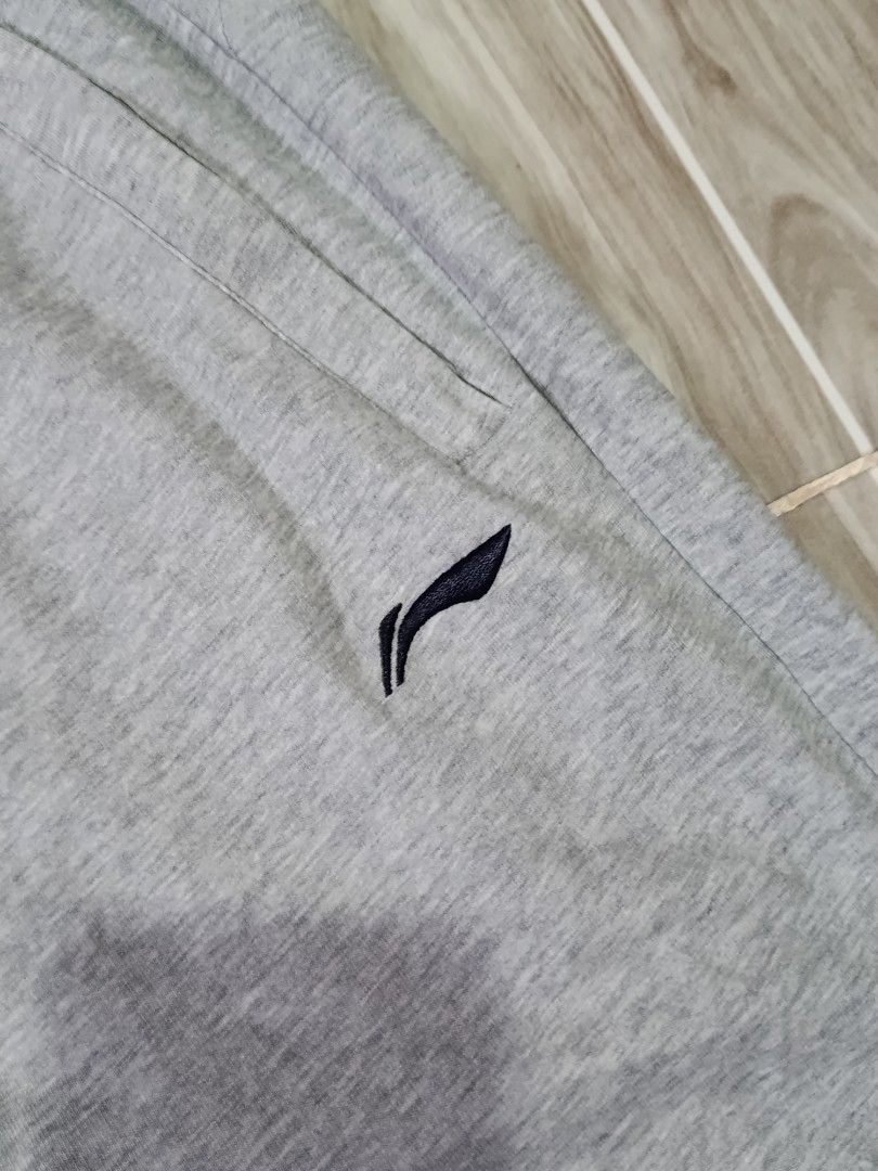 LINING SEMI DRIFIT GRAY SHORT (freeshipping) (Category: Shorts) located in Quezon City. Submitted by gyl-stop (Listing ID 1465313738, Image 3). Description: free shipping 28-34 x 17 excellent condi cr: 9.8/10 issue: none.