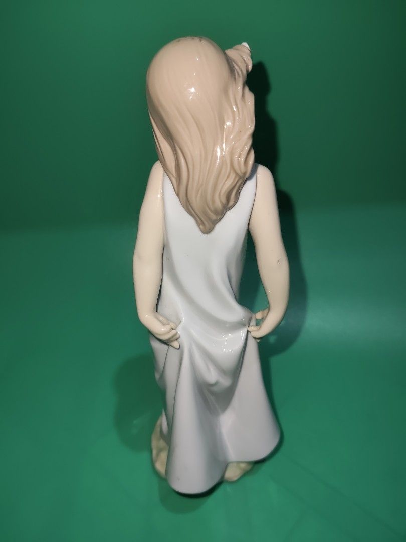 Lladró Figurine (Category: Vintage Collectibles) located in Manila. Submitted by bamask.ph (Listing ID 1465298265, Image 2). Description: .
