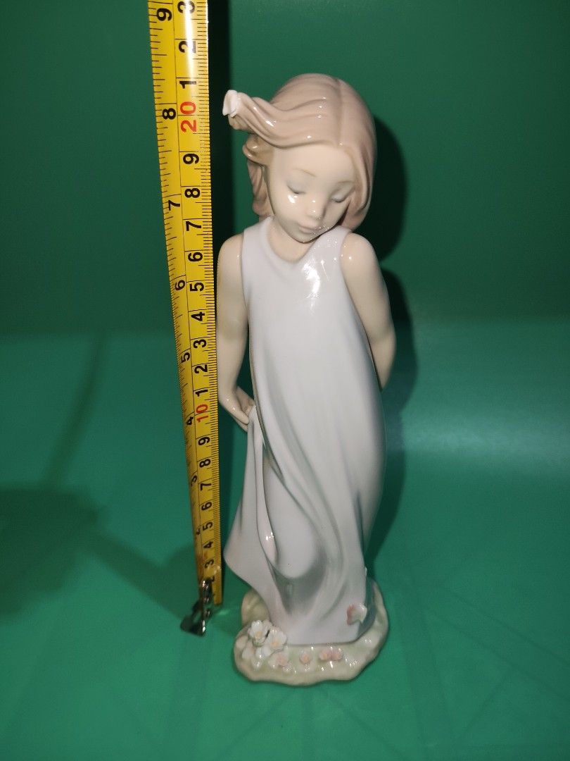Lladró Figurine (Category: Vintage Collectibles) located in Manila. Submitted by bamask.ph (Listing ID 1465298265, Image 3). Description: .