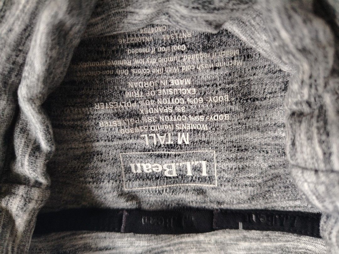 l.l.bean Soft Knit Pullover jacket (Category: Coats, Jackets and Outerwear) located in Manila. Submitted by rockandrolly (Listing ID 1465378532, Image 3). Description: ✅ Brand: L.L.Bean — trusted quality ✅ Color: Heather gray — easy to dress up or down ✅ Size: Medium Tall — chest 24" / length 29" — perfect for taller builds ✅ Fabric: Cotton blend with spandex — soft, stretchy, cozy ✅ Details: ✔️ Mock neck with adjustable drawstrings ✔️ Curved hem