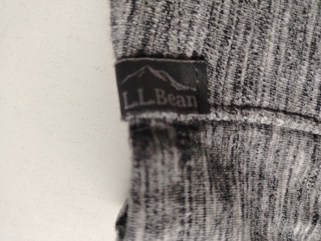 l.l.bean Soft Knit Pullover jacket (Category: Coats, Jackets and Outerwear) located in Manila. Submitted by rockandrolly (Listing ID 1465378532, Image 2). Description: ✅ Brand: L.L.Bean — trusted quality ✅ Color: Heather gray — easy to dress up or down ✅ Size: Medium Tall — chest 24" / length 29" — perfect for taller builds ✅ Fabric: Cotton blend with spandex — soft, stretchy, cozy ✅ Details: ✔️ Mock neck with adjustable drawstrings ✔️ Curved hem