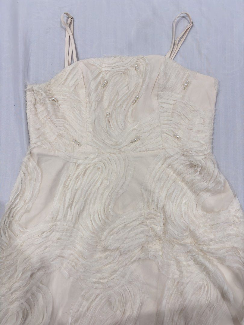 Long Beige Dress (Category: Dresses) located in Manila. Submitted by niellaeun (Listing ID 1465363547, Image 1). Description: Still negotiable for sure buyer :) Original Price: 2,500 Used once Good for graduation or oath taking (sleeves na lang need i-add) Size: XL on tag (good for plus size girlies) Waist: 32-33 Bust: 36-38 .