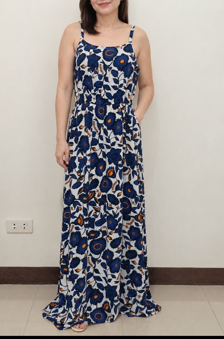 long dress (Category: Dresses) located in Limay. Submitted by lisa_2318 (Listing ID 1465202883, Image 1). Description: This eye-catching floral maxi dress blends effortless comfort with a vibrant, tropical-inspired style. Perfect for casual , or sunny weekend brunches, its floor-length silhouette delivers a look that is both relaxed and put-together..