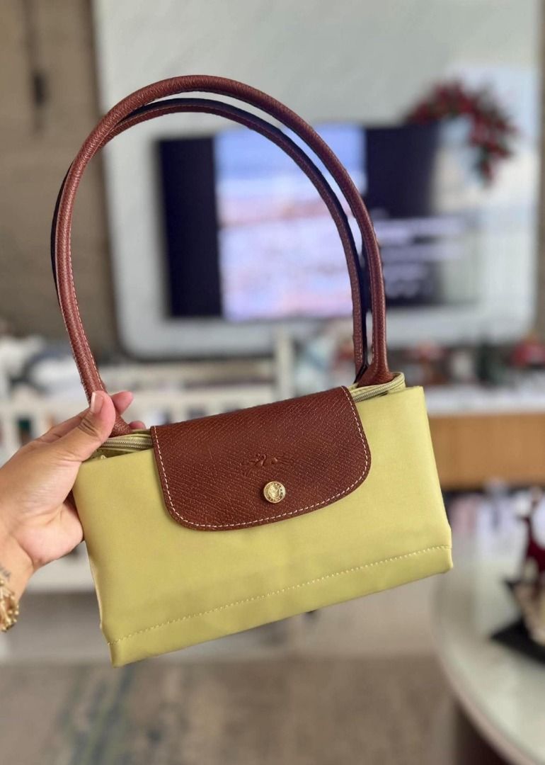 Longchamp ( Large ) Long Handle (Category: Luxury Bags & Wallets) located in Rizal. Submitted by hiraya16 (Listing ID 1465324603, Image 2). Description: Onhand ready to ship + SF Lbc.