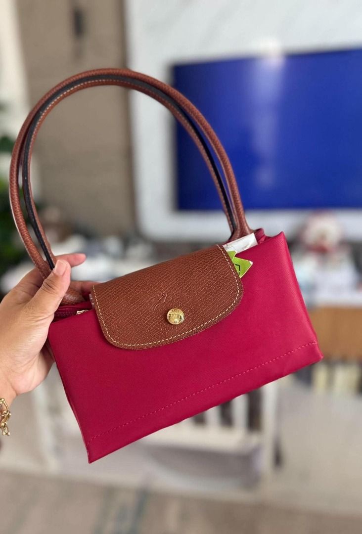 Longchamp in Medium Longhandle (Category: Luxury Bags & Wallets) located in Rizal. Submitted by hiraya16 (Listing ID 1465325614, Image 3). Description: Onhand ready to ship + SF Lbc.