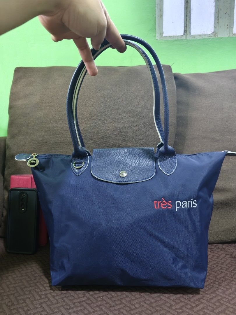 Longchamp med size tote bag (Category: Tote Bags) located in Pili. Submitted by zaneombao03491 (Listing ID 1465328415, Image 1). Description: .