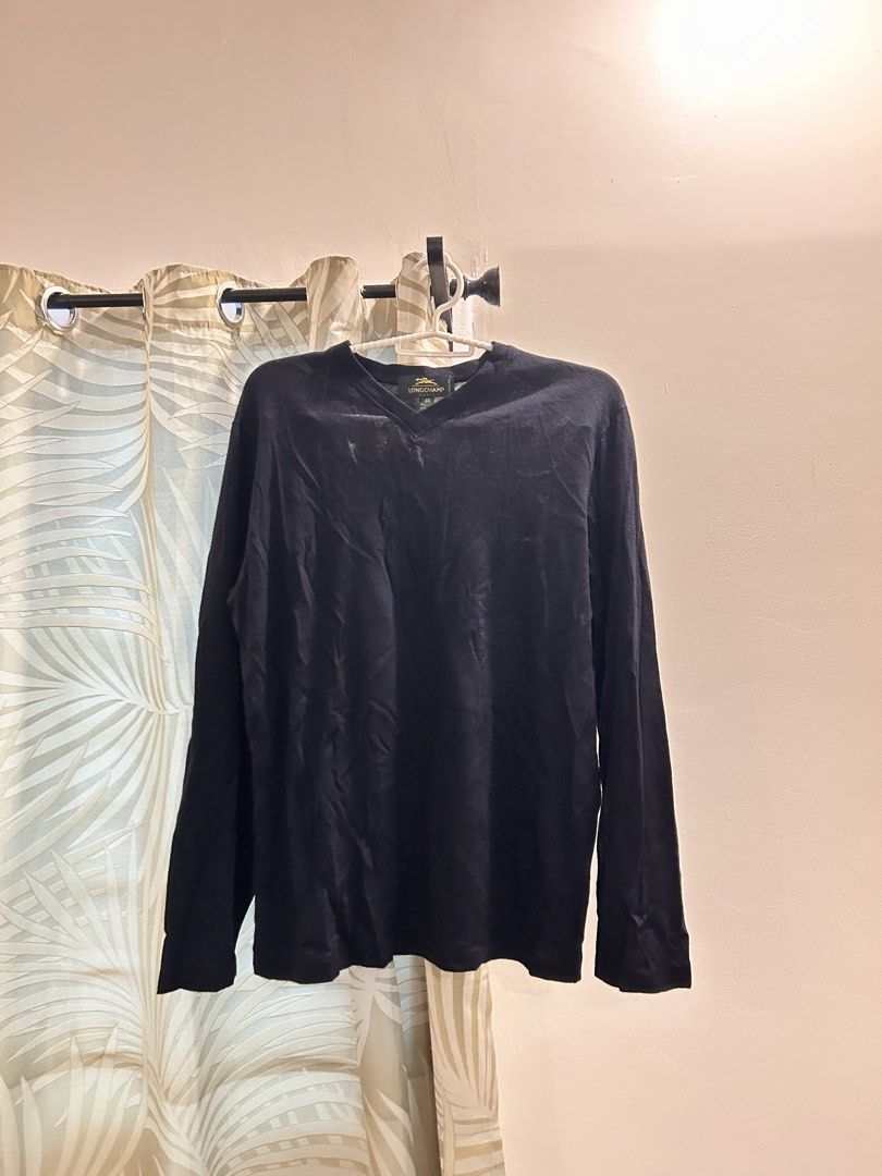 longchamp navy knitted sweater (Category: Longsleeves) located in Quezon City. Submitted by manqofloater (Listing ID 1465222373, Image 1). Description: .