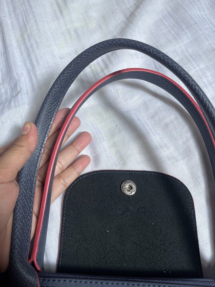 Longchamp tote bag navy blue (Category: Luxury Accessories) located in San Jacinto. Submitted by kellysthrift_ (Listing ID 1465265102, Image 2). Description: Micro Tote bag.