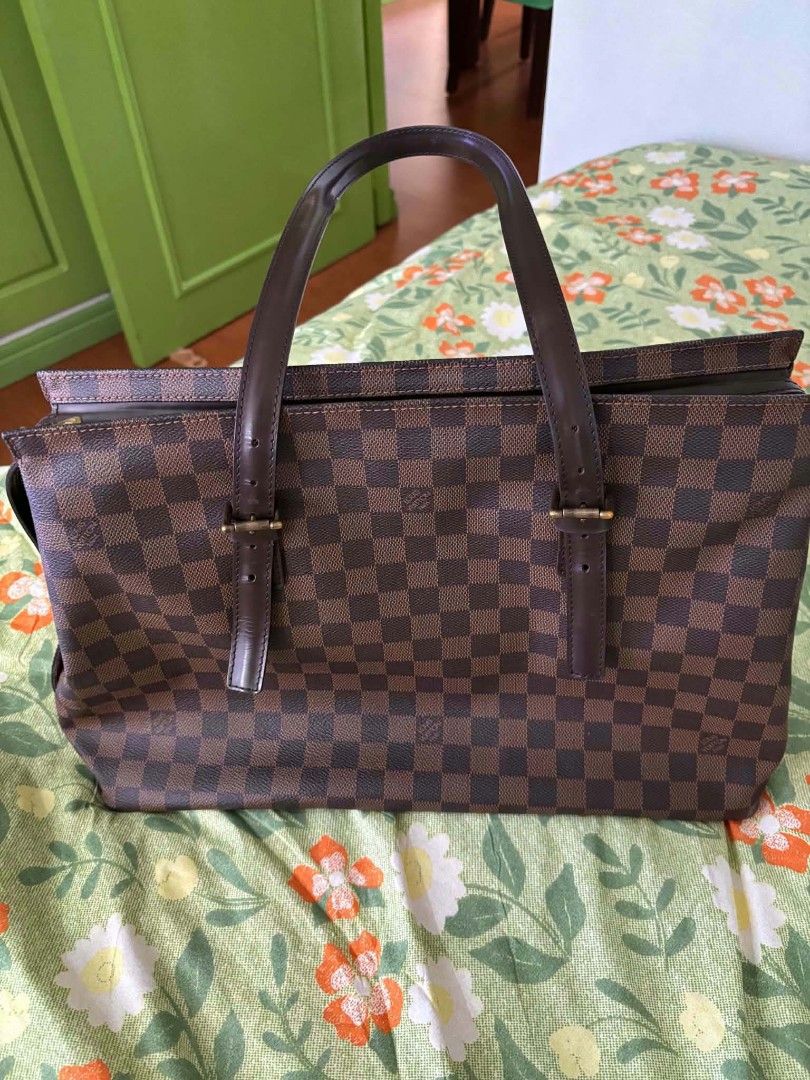 Louis Vuitton Chelsea damier (Category: Luxury Bags & Wallets) located in Manila. Submitted by celinegucciluxuryitem (Listing ID 1465244378, Image 2). Description: original good condition Malines na Malines.