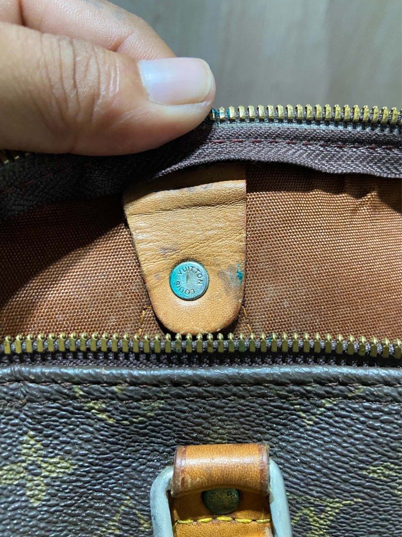 Louis Vuitton Monogram Speedy Handbag (Category: Luxury Bags & Wallets) located in Midsayap. Submitted by monesreenc98619 (Listing ID 1465312522, Image 2). Description: - Brand: Louis Vuitton - Material: Monogram canvas with vachetta leather trim - Hardware: Gold-tone zipper closure - Interior: Brown fabric lining with date code SP0952 - Origin: Made in France - Condition: Classic vintage piece with natural honey patina on leather tabs and minor 