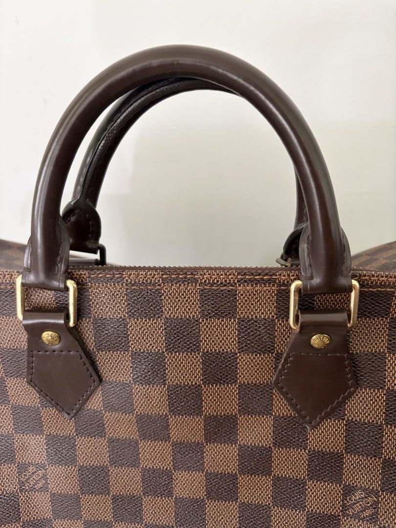 Louis Vuitton Speedy 35 (Category: Luxury Bags & Wallets) located in Manila. Submitted by lucky.macherie (Listing ID 1465191504, Image 3). Description: For Sale Louis Vuitton Speedy 35 With original dust bag (Can provide authentication using Poizon) Missing metal rivet sa isang corner ng handle, unnoticeable, does not affect functionality Minimal rubs Tarnishing on hardware Super ganda pa the canvas and overall condition of the bag *please see de