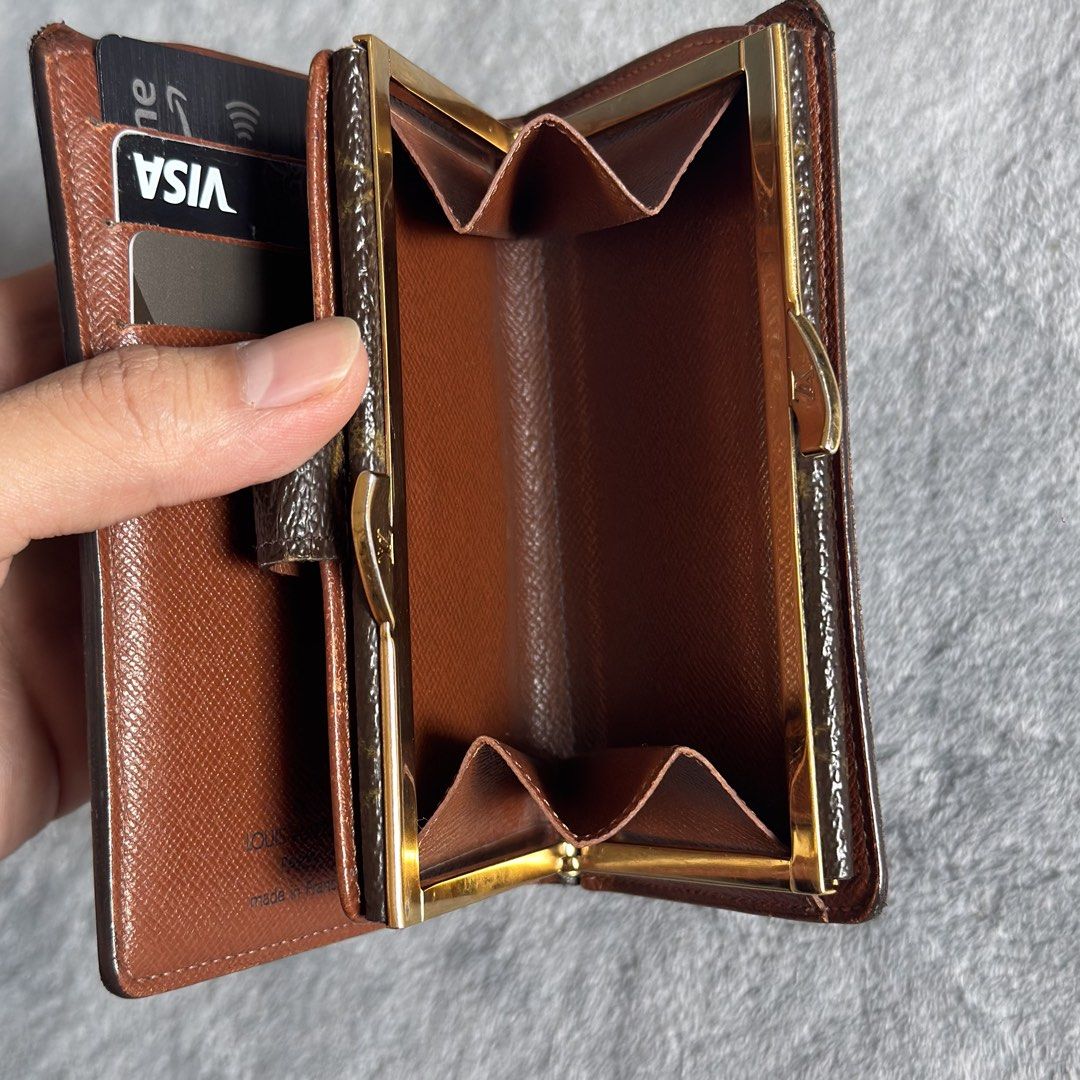 Louis Vuitton compact wallet (Category: Luxury Bags & Wallets) located in Quezon City. Submitted by hintstreet (Listing ID 1465235377, Image 2). Description: Vintage lv wallet minor flaws Inside the wallet walang bakbak and maayos pa Pwede for personal use.