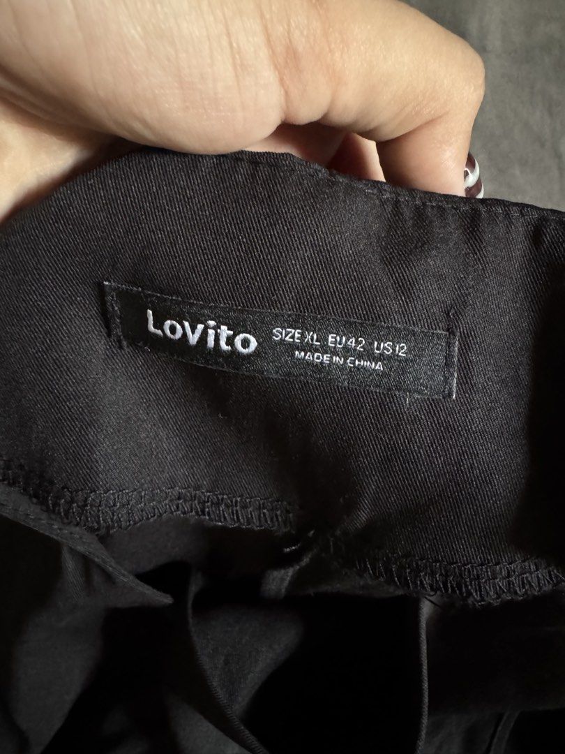 Lovito Black Button-Up Sleeveless Vest (Category: Sleeveless) located in Bulacan. Submitted by jyrshsh (Listing ID 1465204812, Image 2). Description: .ᐟsize: XL (but best fit for med size) .ᐟcolor: black .ᐟstyle: v-neck sleeveless vest with front button closure (3 dark buttons) and gathered side details .ᐟcondition: Great for layering casual or smart outfits mop: gcash mod: lbc/jnt loc: bulacan.