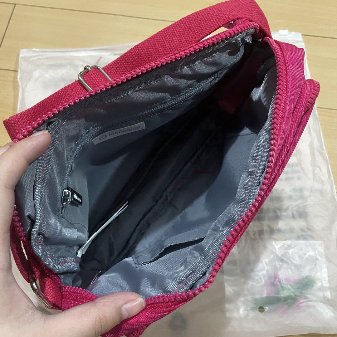 Lululemon Bag (Category: Cross-body Bags) located in Marikina City. Submitted by icebear0821 (Listing ID 1465348413, Image 2). Description: - Brand New .