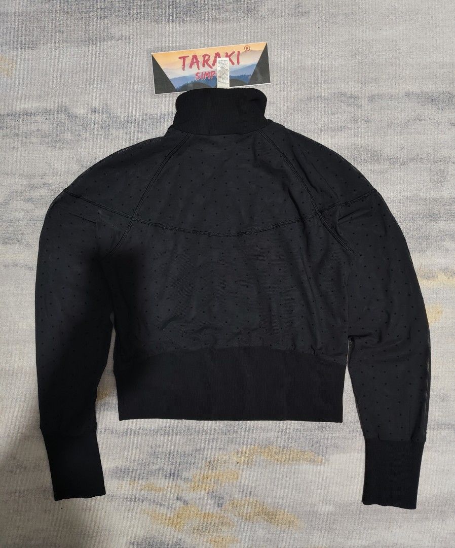 LULULEMON ENLIGHTENED LAYER JACKET (Category: Coats, Jackets and Outerwear) located in Baguio. Submitted by igorotak.111.taraki.com (Listing ID 1465311013, Image 2). Description: FS LULULEMON ENLIGHTENED LAYER JACKET V.GOOD CONDI NO ISSUES GANDA NITO ♥️ L-18 W-17 CAN FIT S-M CAN DO.