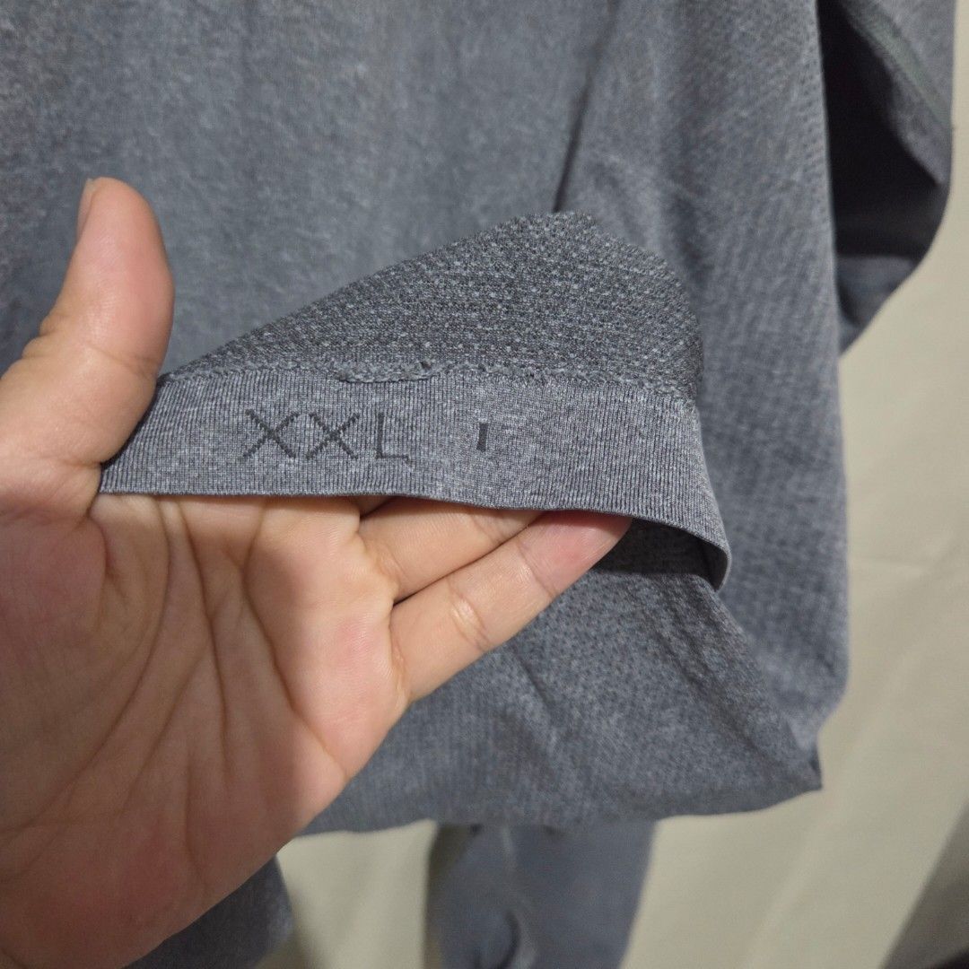 LULULEMON MEN XXL (Category: Activewear) located in Santiago. Submitted by fromboxes (Listing ID 1465313971, Image 2). Description: Like new crack logo only Ships thru J&T Isabela North Luzon Shipping Nationwide No rush shipping 😊😊.
