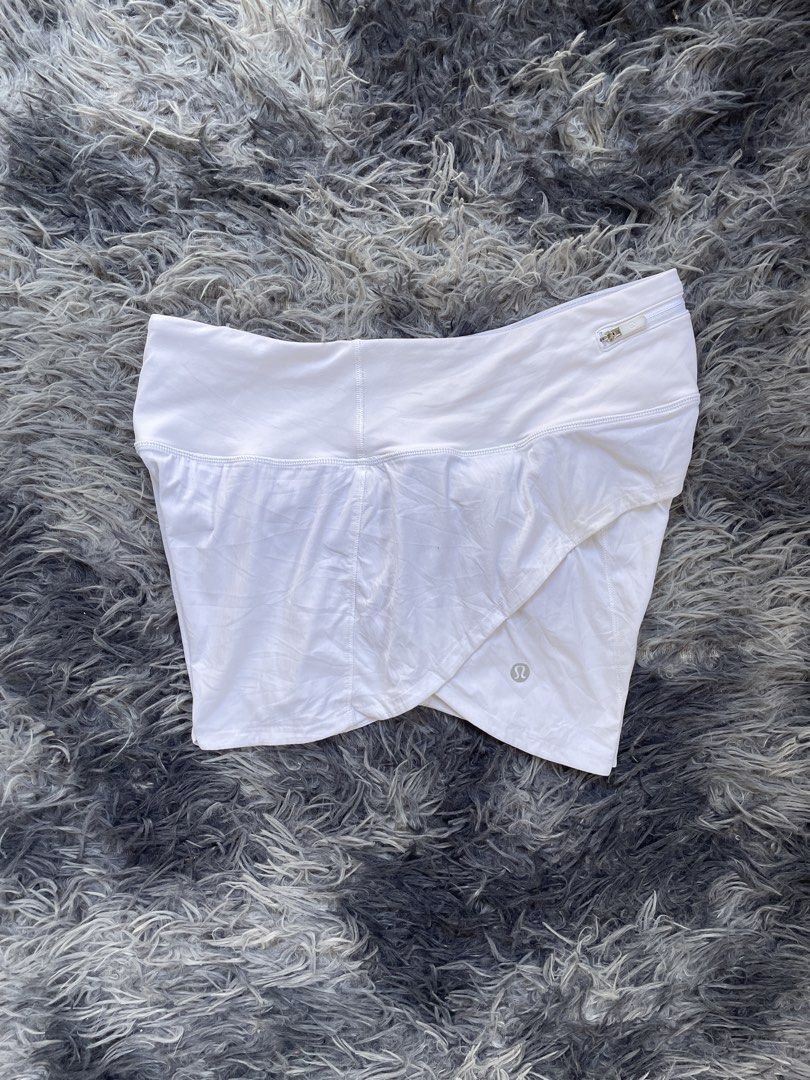 Lululemon short (Category: Shorts) located in Daraga. Submitted by pangs192325 (Listing ID 1465229093, Image 1). Description: Original lululemon Size 28 Need wash With inner cycling Location Bicol Albay .