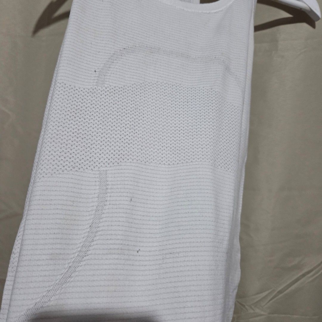 LULULEMON size 4 (Category: Activewear) located in Santiago. Submitted by fromboxes (Listing ID 1465315210, Image 2). Description: 8/10 cond Ships thru J&T Isabela North Luzon Shipping Nationwide No rush shipping 😊😊.