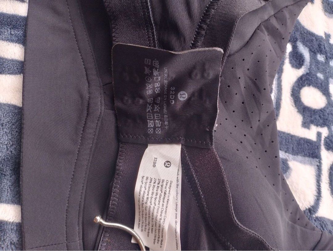 Lululemon sports bra (Category: Activewear) located in San Jose. Submitted by niknikssss (Listing ID 1465191667, Image 3). Description: Lululemon sports bra In excellent condition.